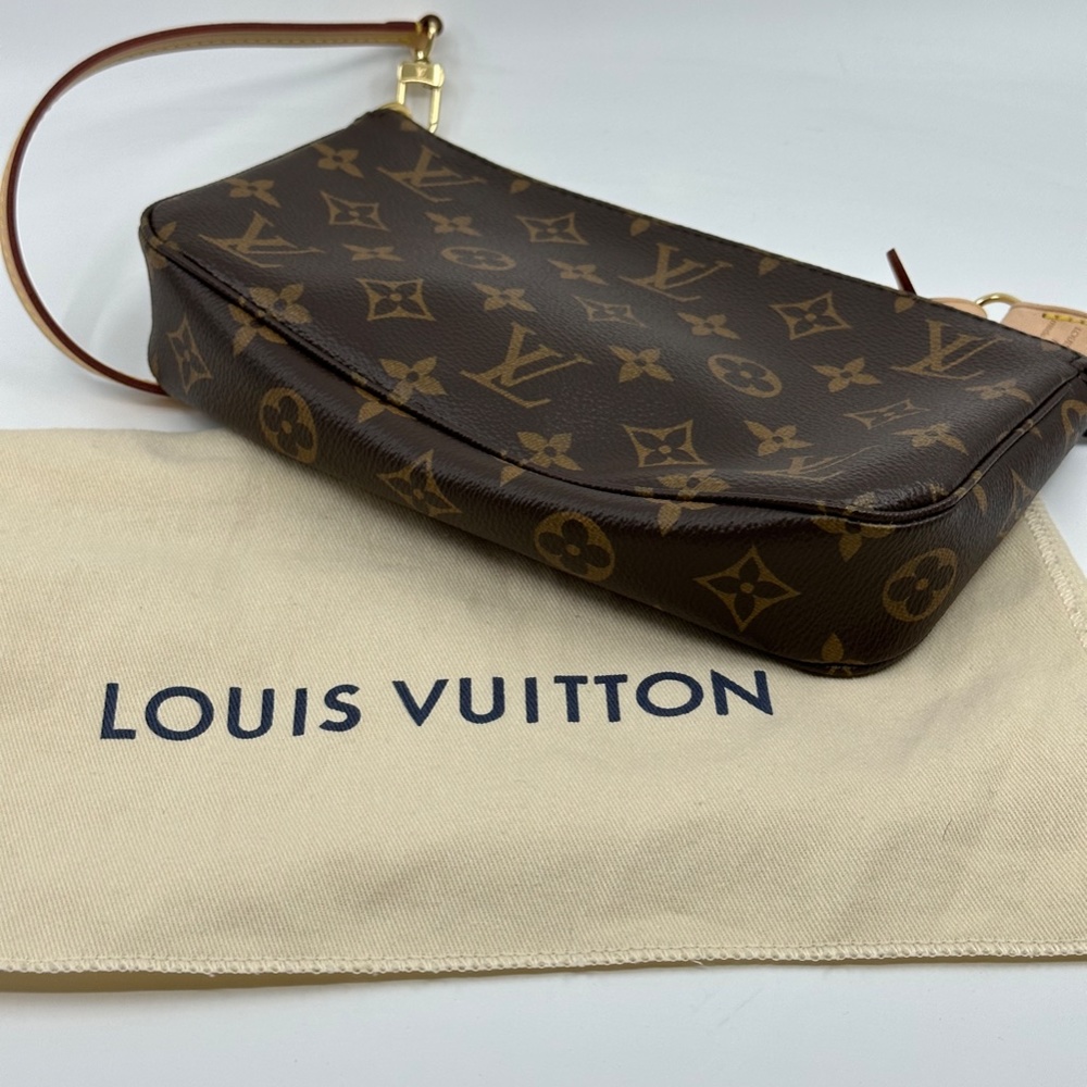 NEW AUTHENTIC LOUIS VUITTON POCHETTE - Picture 6 of 6